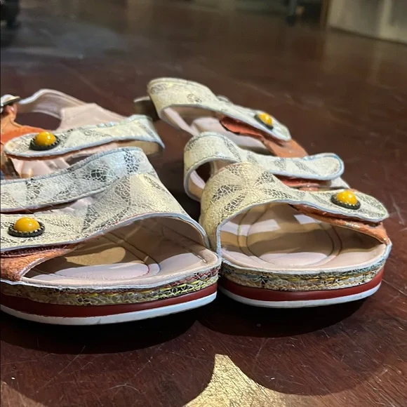 L’Artiste Sandals with Cushioned Footbed and Adjustable Straps - Picture 5 of 10